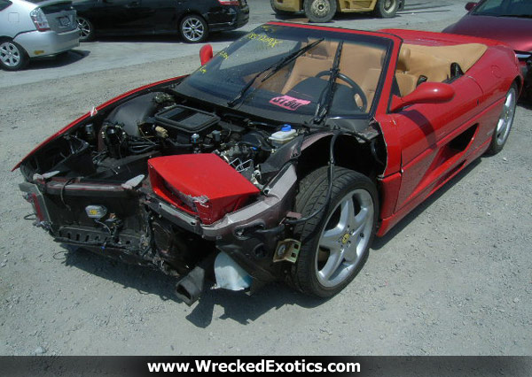 Старец разби 5 Ferrari-та за 3 години