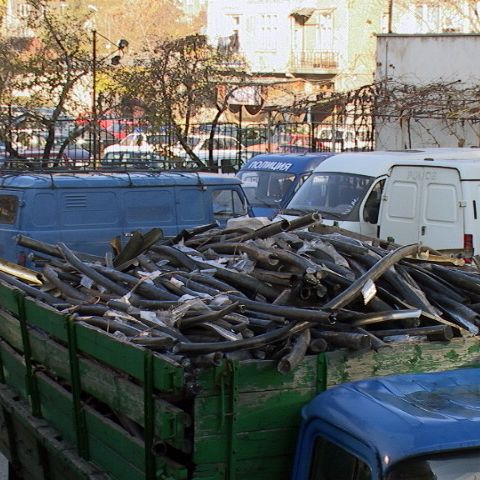 Арестуваха служители на БТК, крали и продавали кабели