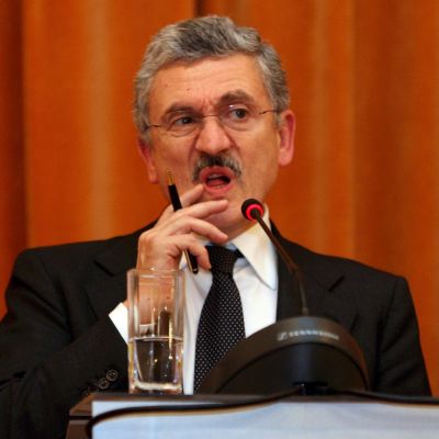 Масимо Д’Алема е фаворит за поста външен министър на ЕС