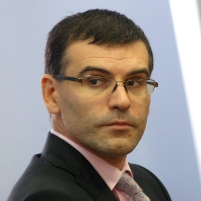 Твърдо съм за намаляване на данъци в рамките на мандата, гарантира Симеон Дянков