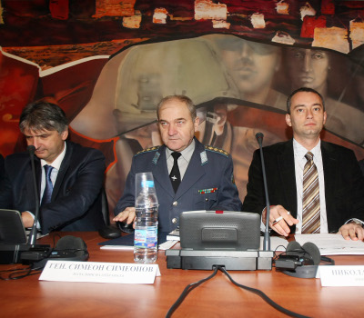 Ген. Симеон Симеонов (в средата): Няма никаква дискриминация към жените в армията