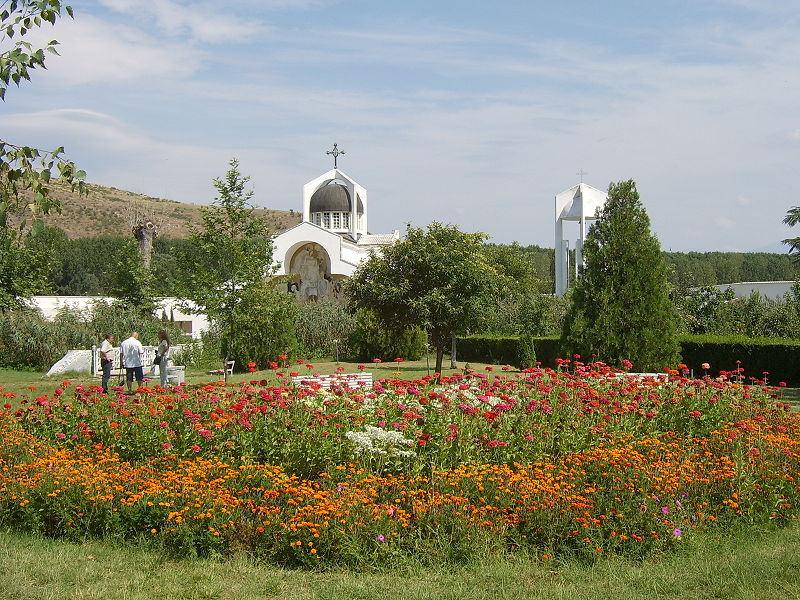 Храмът  Света Петка  в Рупите