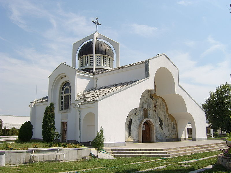 Храмът  Света Петка  в Рупите