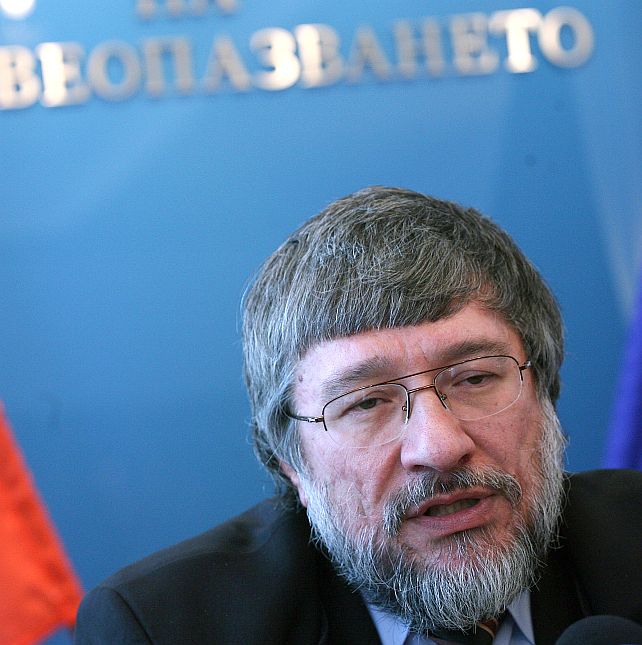 Лекари оперират без да могат