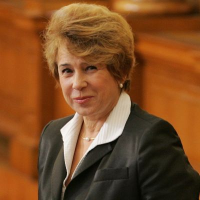 Според прокуратурата целта на Емилия Масларова е била да набави облага за себе си и за Венцислав Драганов