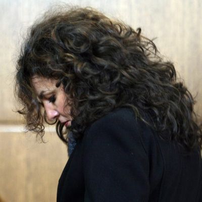 Ангелина Димитрова крие лицето си в съда