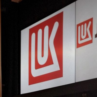 ”Лукойл” побърза да се разграничи от твърденията, че е ”защитена фирма”