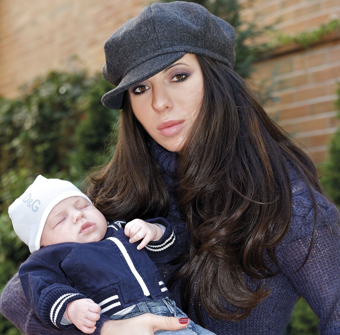Мис България Вселена Гергана Кочанова се снима със сина си