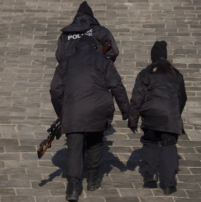Китайската полиция откри огън по нападателя