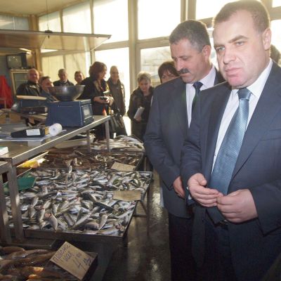Земеделският министър Мирослав Найденов на инспекция в рибната борса на Варна