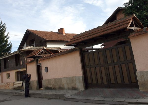 Къщата на Гунински в Правец, той твърди, че не е парадирал с богатство