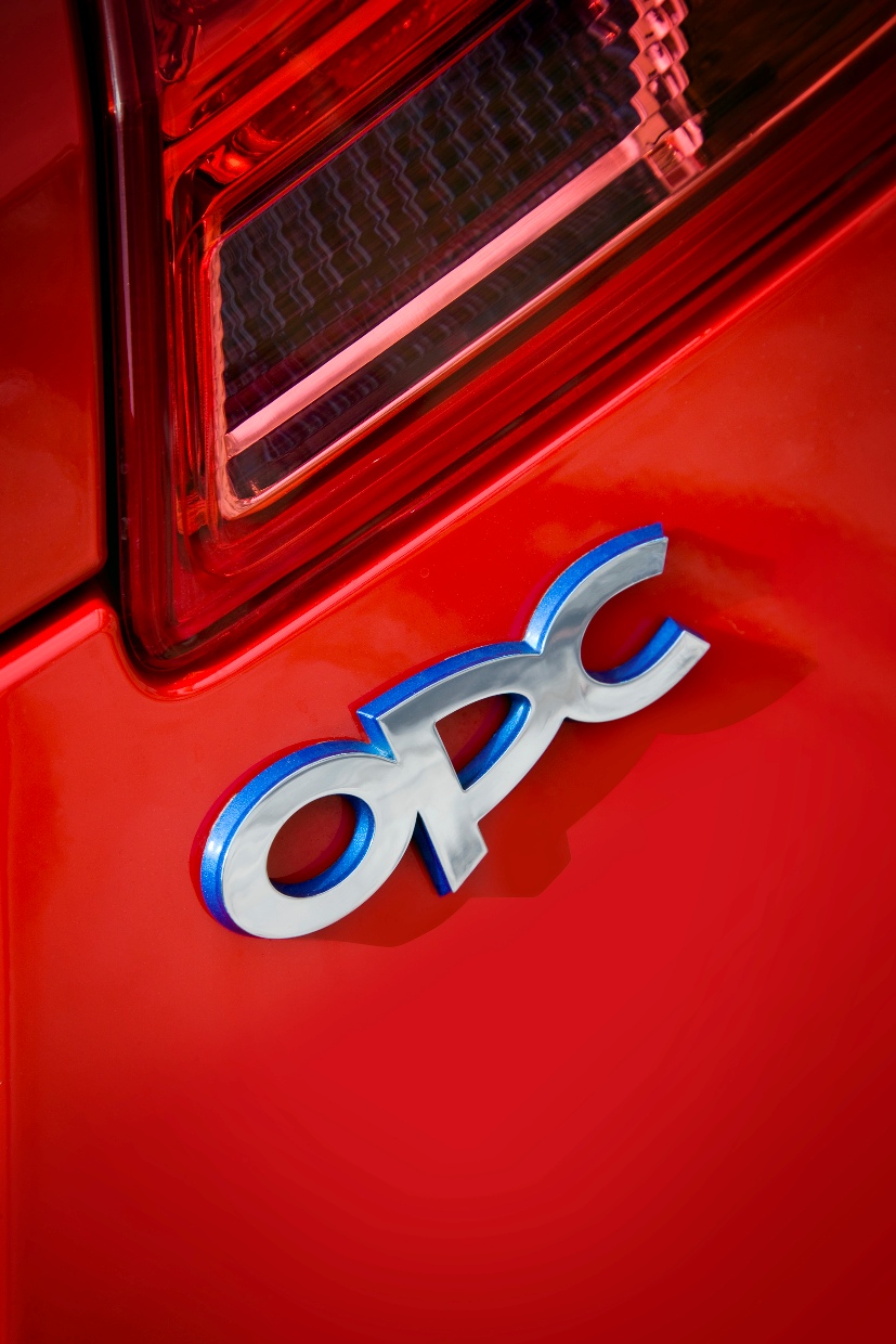 Комби на Opel стана ”спортист” на годината