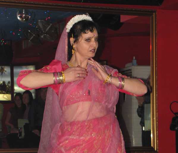 Капка Кумар показа магията на индийските танци