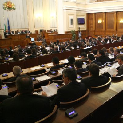 Над 12 часа дебати по Бюджет 2010