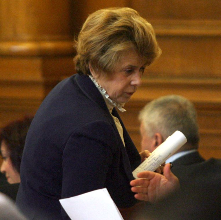 Масларова напуска парламентарната комисия?