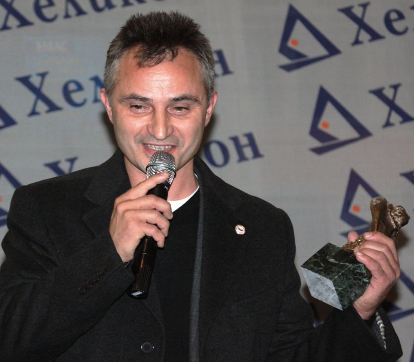Захари Карабашлиев се радва на наградата