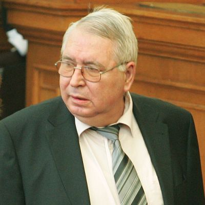 Любен Корнезов заяви, че е противоконституционно и да се забранява на депутати, свързани с ДС, да заемат шефски постове