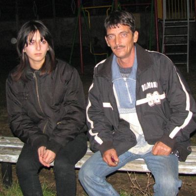 Сестрата и бащата на едно от загиналите момчета - 15-годишния Джингиз