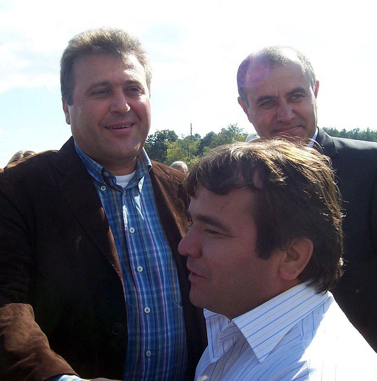 Наим Сюлейманоглу разговаря с ексземеделския министър Нихат Кабил
