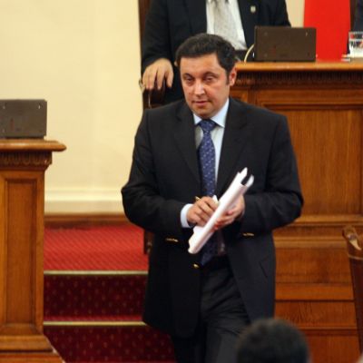Янев събира депутати за нова група на РЗС
