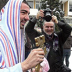 Шампион по плуване пребил 17-годишното момче