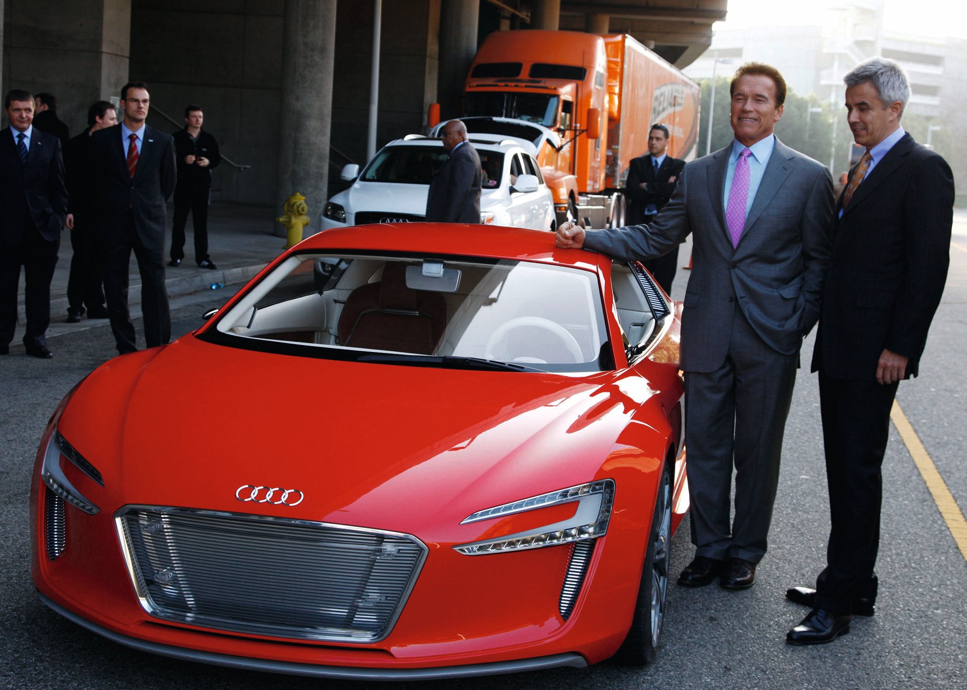 Audi e-tron заинтригува Арнолд Шварценегер