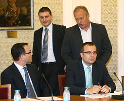 В. Горанов (правият вляво) в парламента