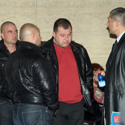 Намалиха наполовина присъдите на полицаите за убийството на Чората