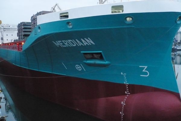 Сухотоварният ”Meridiaan” е с неограничен район на плаване