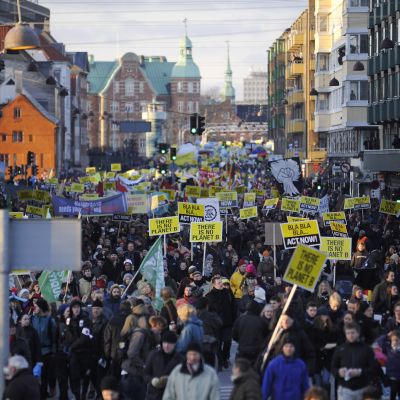 Хиляди екоактивисти демонстрираха в Копенхаген по време на срещата за климата