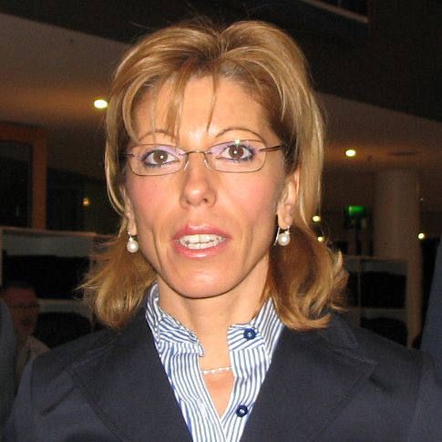 ЕП очаква обясненията на Желева за съпруга й