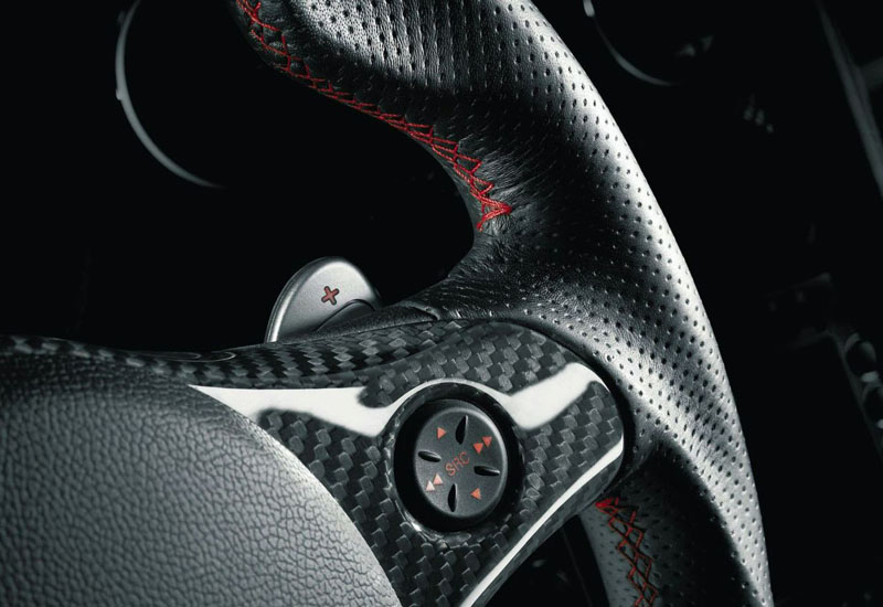 Компания за опаковане на подаръци направи Alfa Romeo Brera