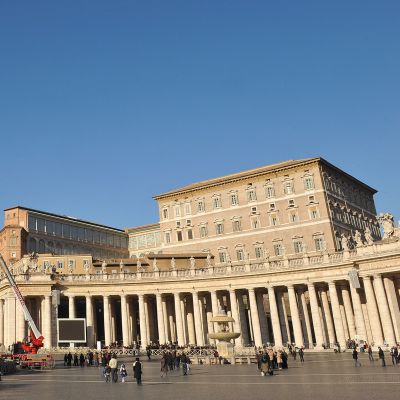 Банката на Ватикана помагала за пране на пари