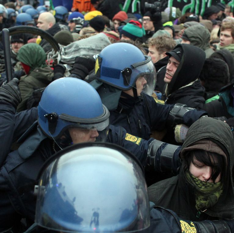 Стотици делегати се смесиха с протестиращите в Копенхаген