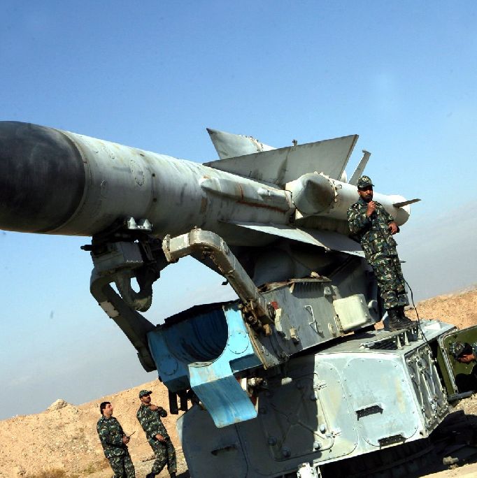 Ракетното изпитание съвпада с нарастващото напрежение заради ядрената програма на Иран