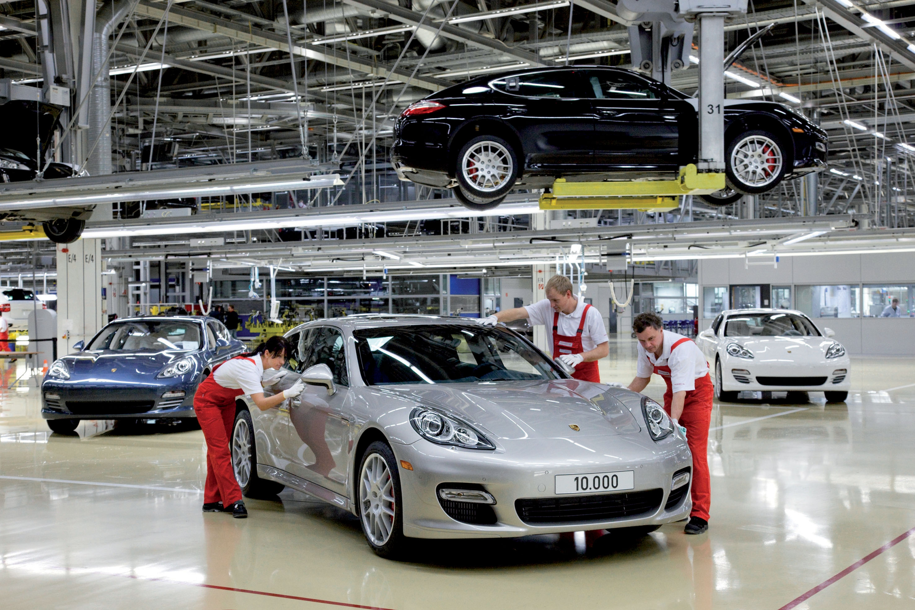 Производството на Porsche Panamera достигна 10 000 броя