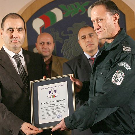 Прострелян граничар стана Полицай на годината