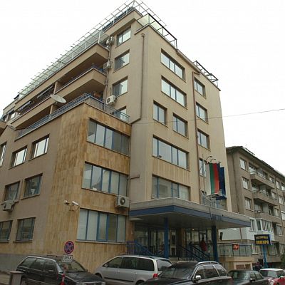 Предстои комисията в Националната здравноосигурителна каса да оцени писмените разработки на допуснатите кандидати