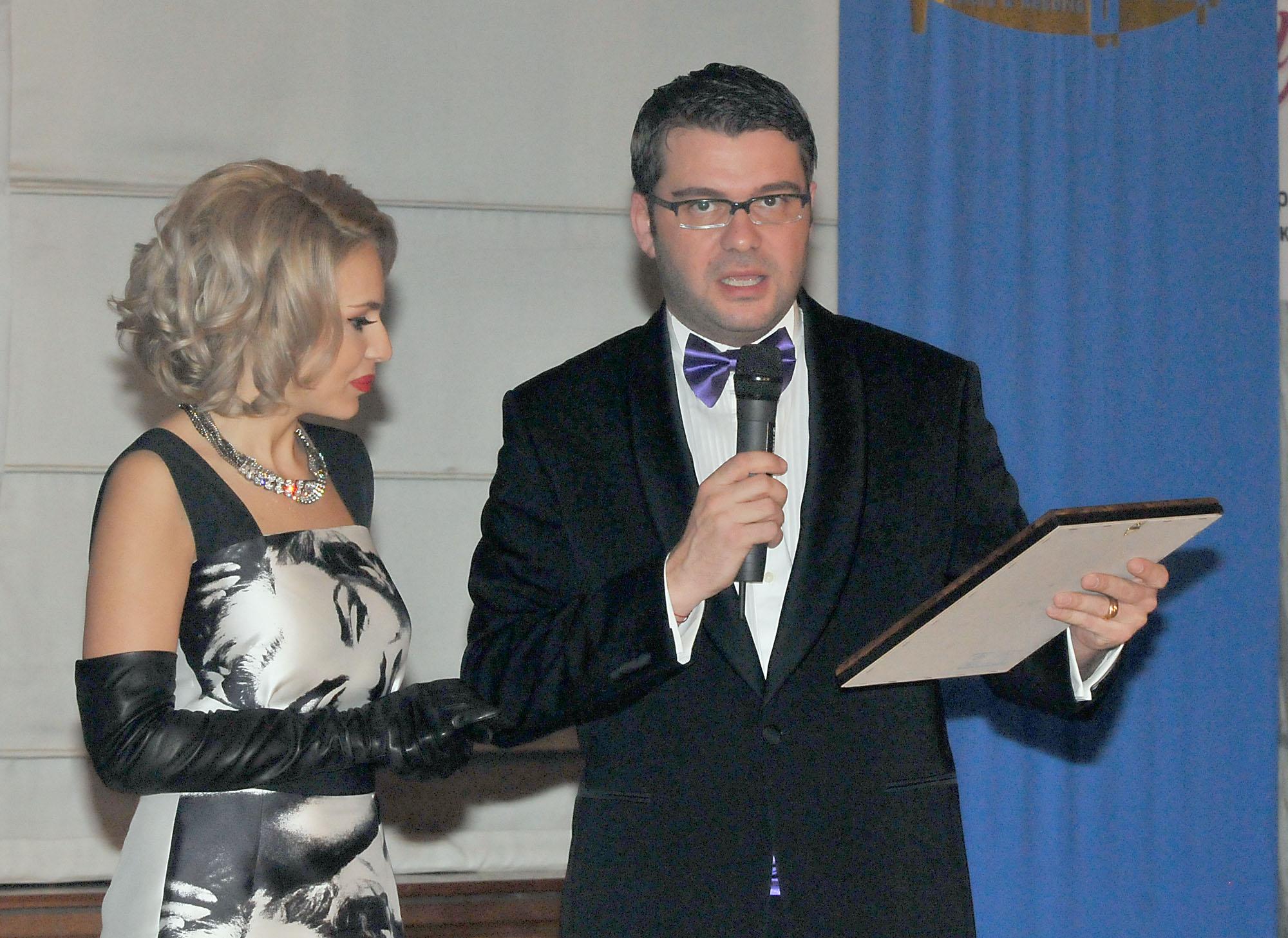 Алисия получава наградата Fashion Idol