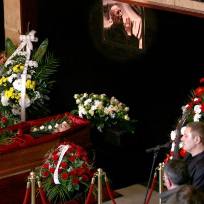 Поклонението пред великия български театрал Коко Азарян се състоя във Военния театър