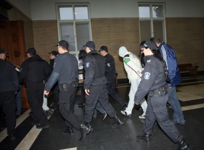 Членовете на бандата бяха докарани в съда при засилени мерки за сигурност