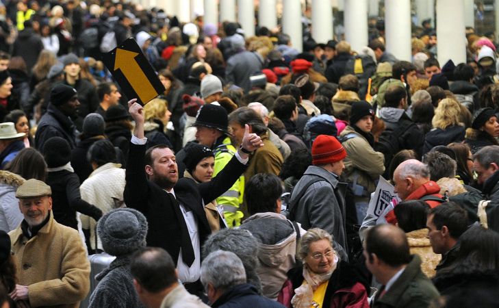 Компанията посъветва хората да отложат пътуванията
