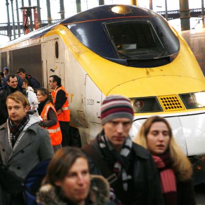 1300 пътници на влаковете Евростар блокирани цяла нощ