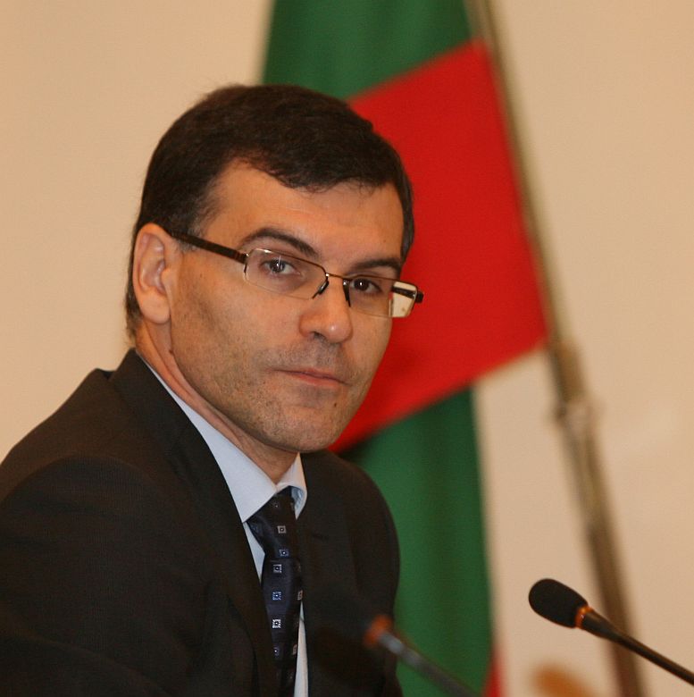 Дянков спря премиите на магистратите