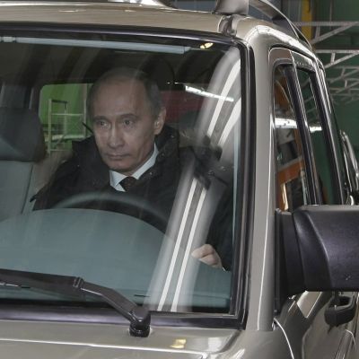 Путин продаде на Берлускони ”УАЗ” с 10% отстъпка