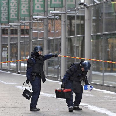 Четирима убити при стрелба във финландски мол