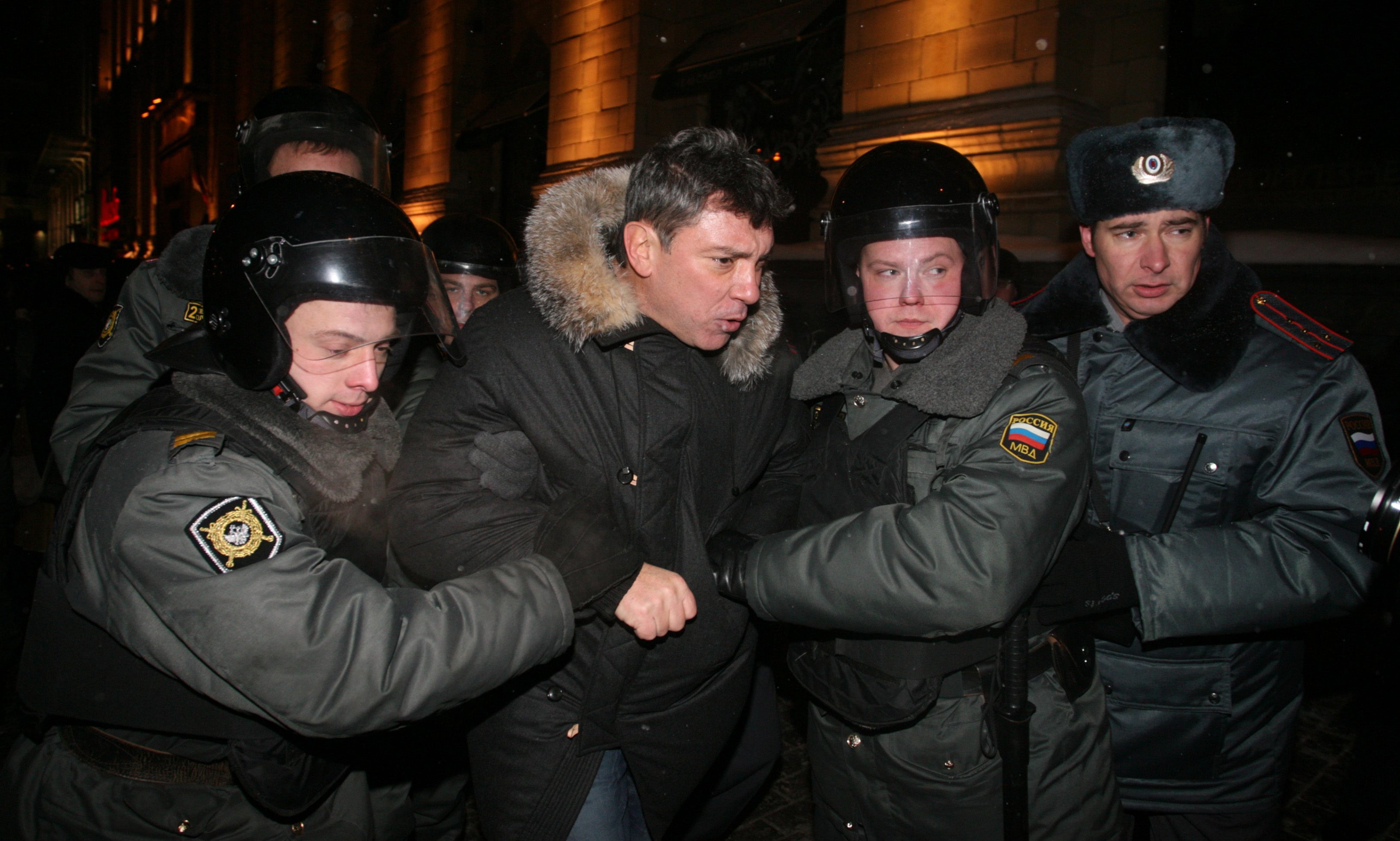 Затвор до 15 дни за висши руски опозиционери