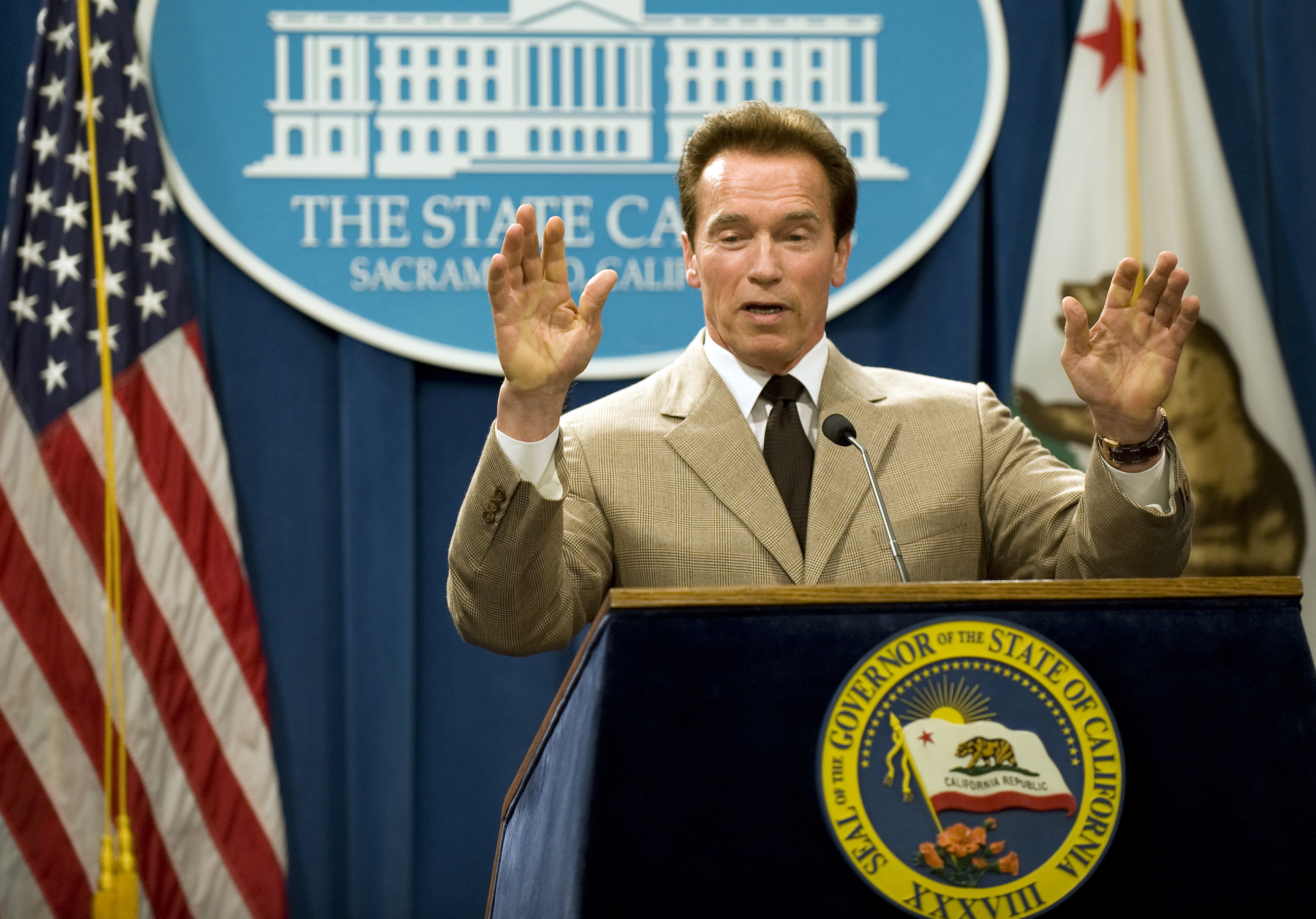 Шварценегер вече не е губернатор, затрупан е с оферти | Днес.dir.bg