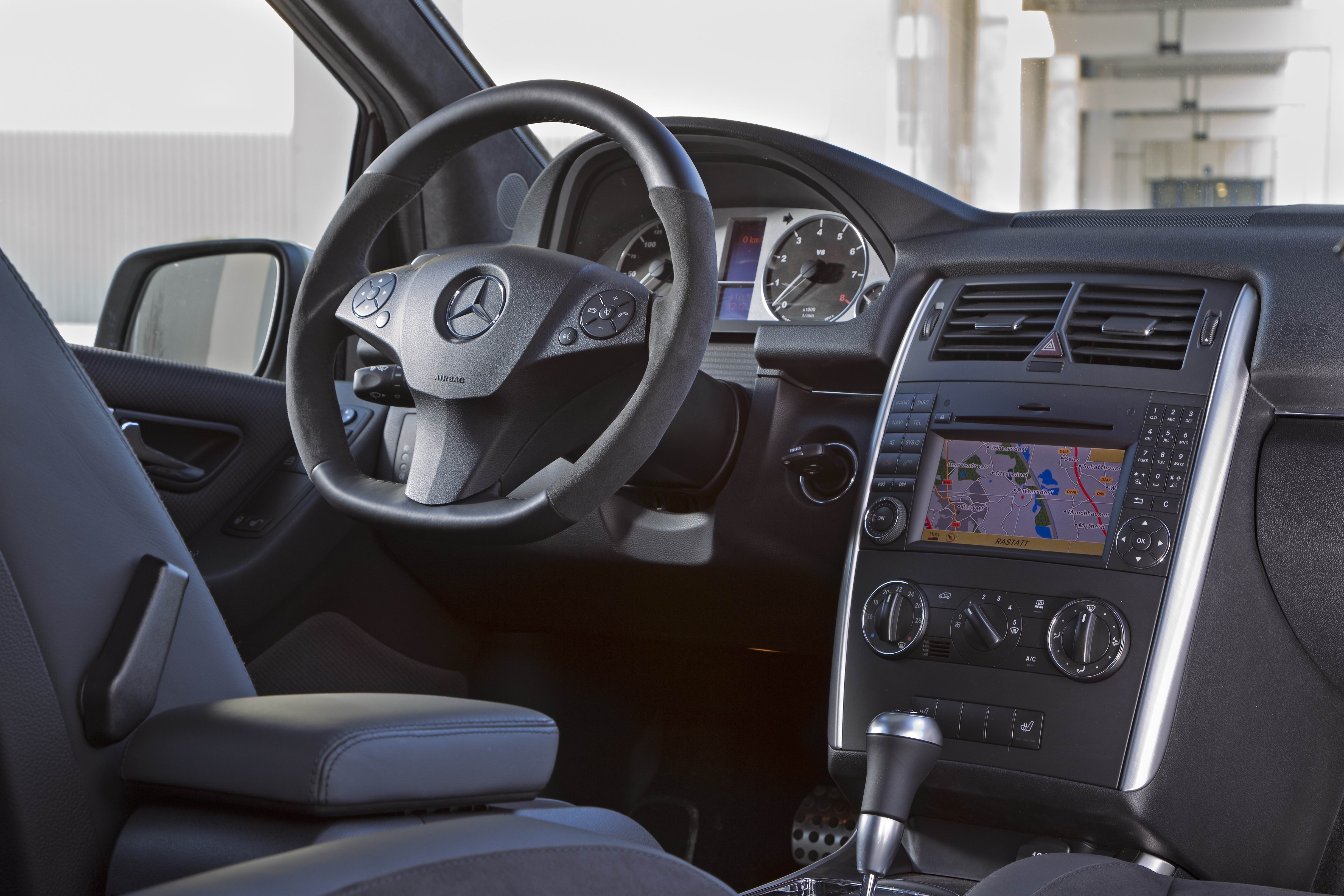 Стажанти направиха Mercedes-Benz B55 V8