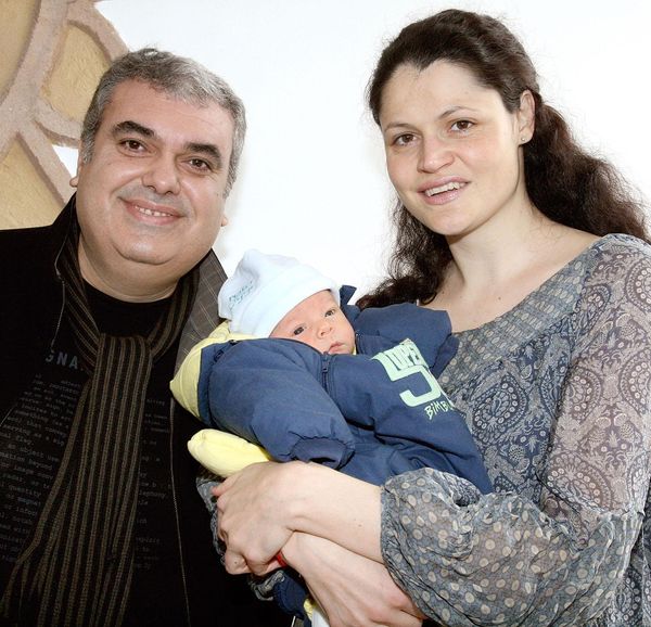 Ирина Папазова с Иво Чешмеджиев и малкия Самуил